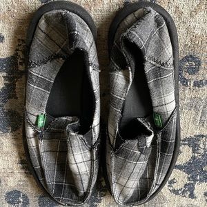 Plaid pattern Sanuks.